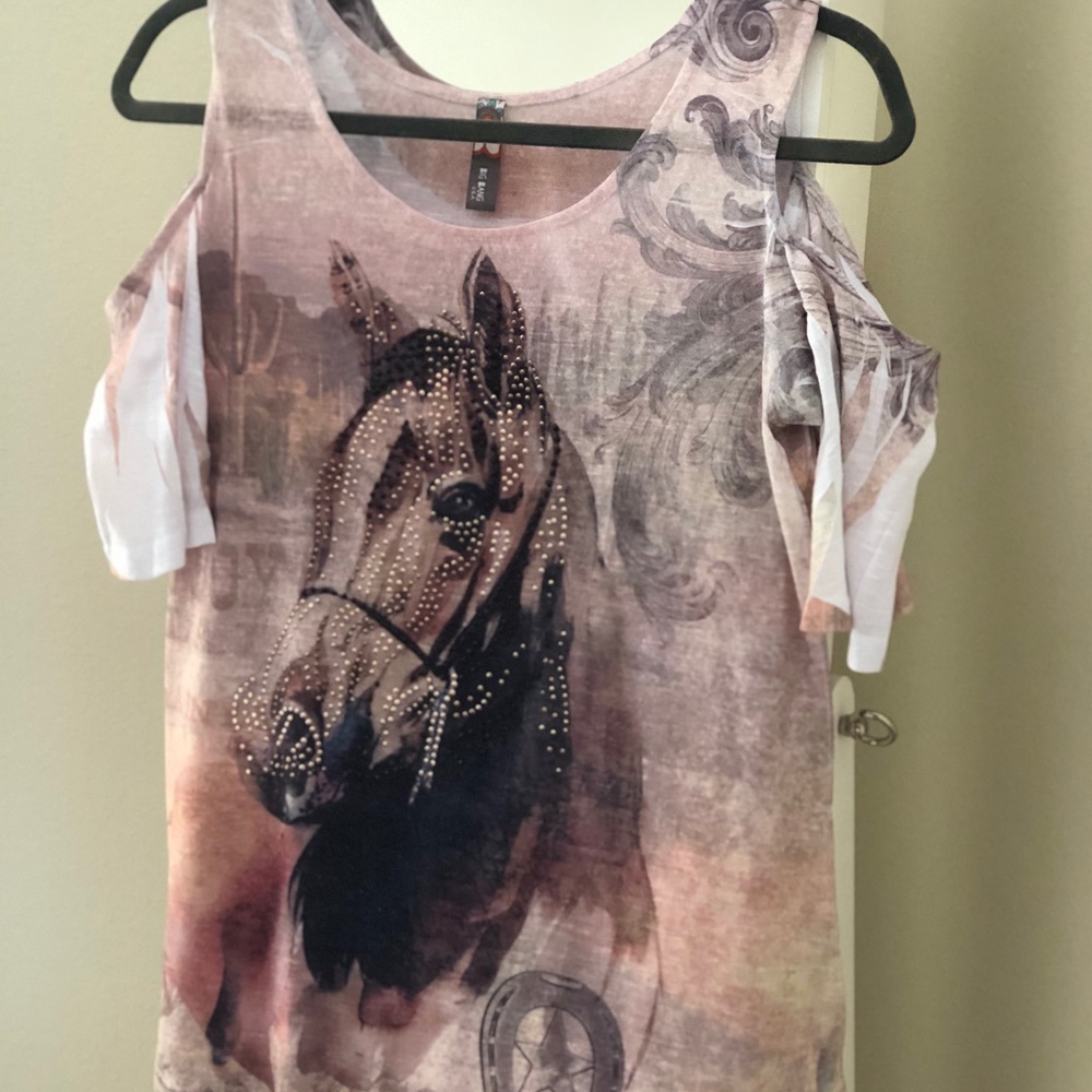 Tank top/off shoulder shirt